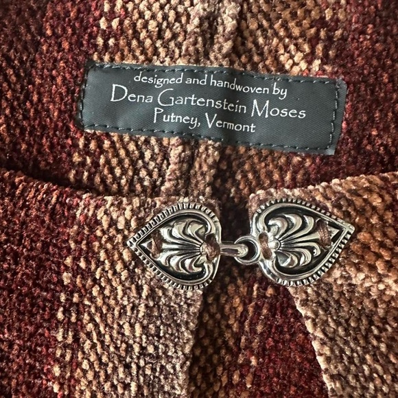 Handwoven brown chenille wrap with armholes - Picture 6 of 6